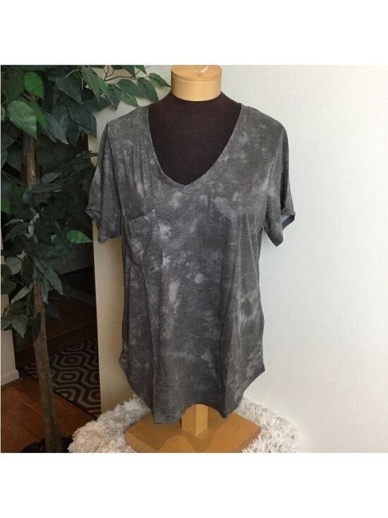 Grayson Threads Tops - Grayson Threads v neck rounded hem short sleeve tee Woman's size Large